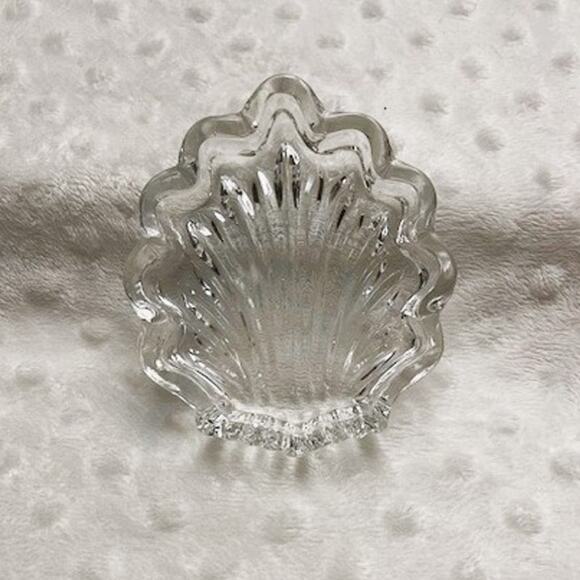 Vintage Gorham 24% Lead Crystal, Chantilly Shell Shaped, Trinket Box w/Lid - Picture 4 of 7